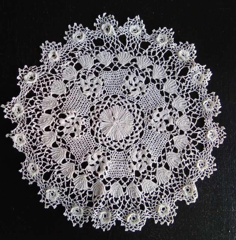 Exquisite hand crocheted doily - about 23cms across