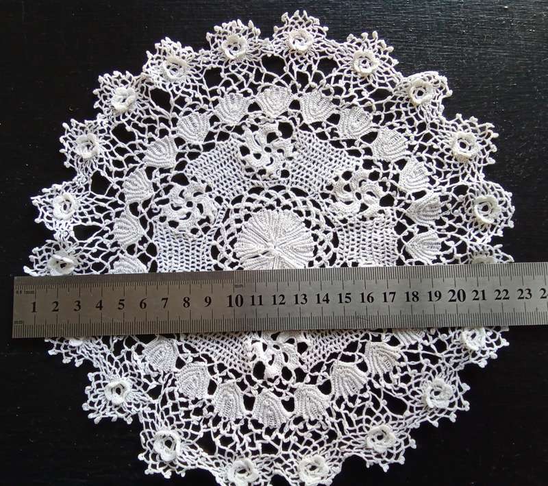 Exquisite hand crocheted doily - about 23cms across