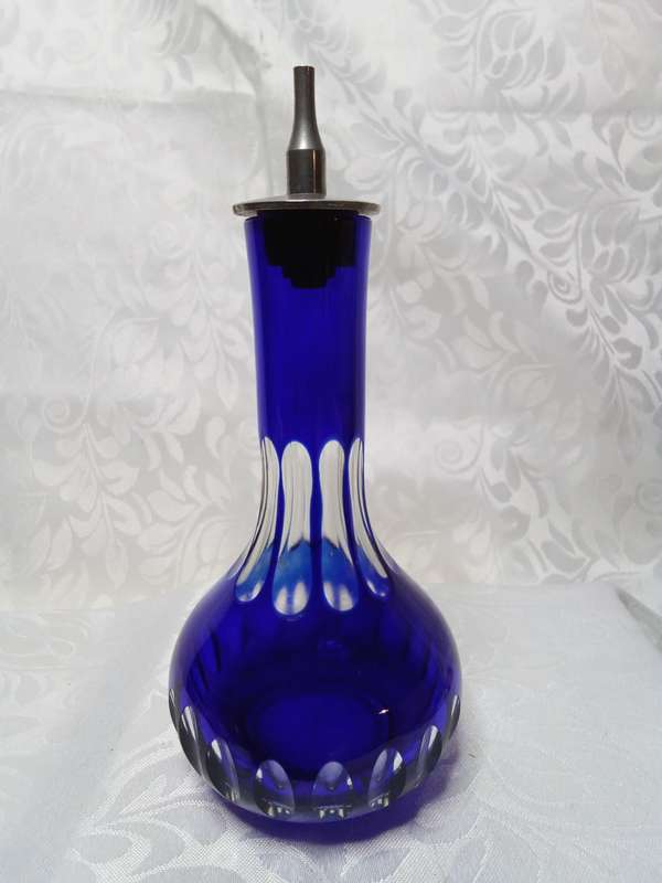 Beautiful vintage cobalt blue crystal cut glass cruet