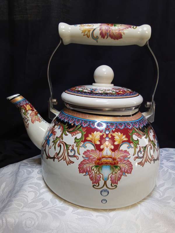 Beautiful 2.5L enamel stovetop kettle