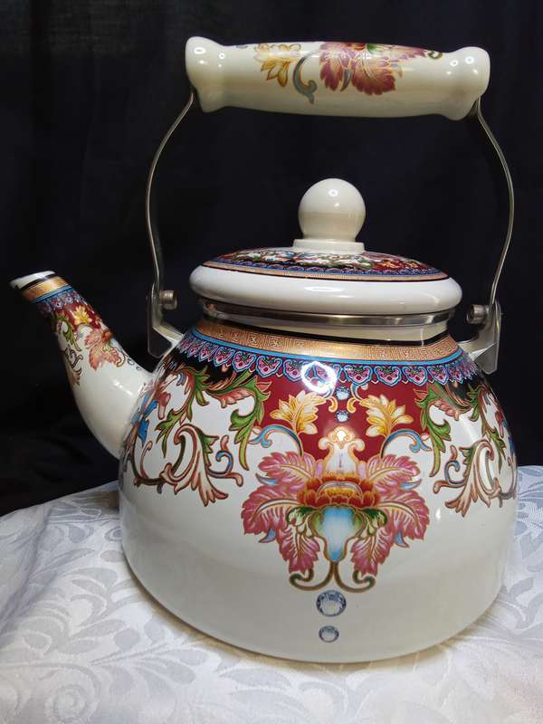 Beautiful 2.5L enamel stovetop kettle