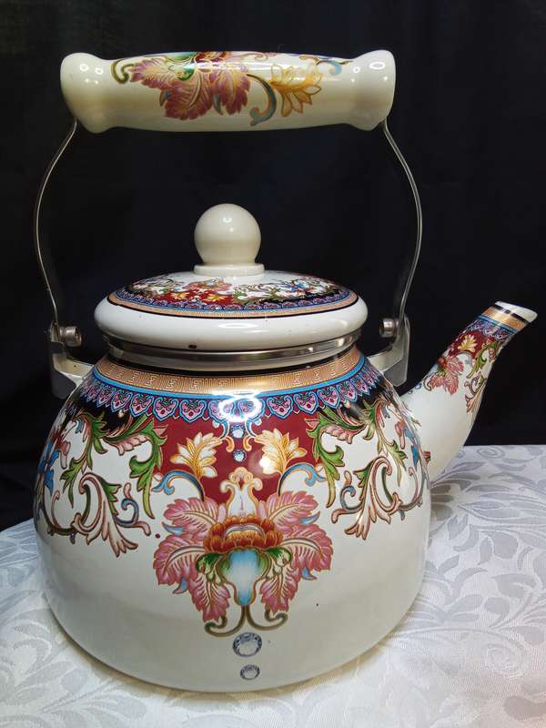 Beautiful 2.5L enamel stovetop kettle