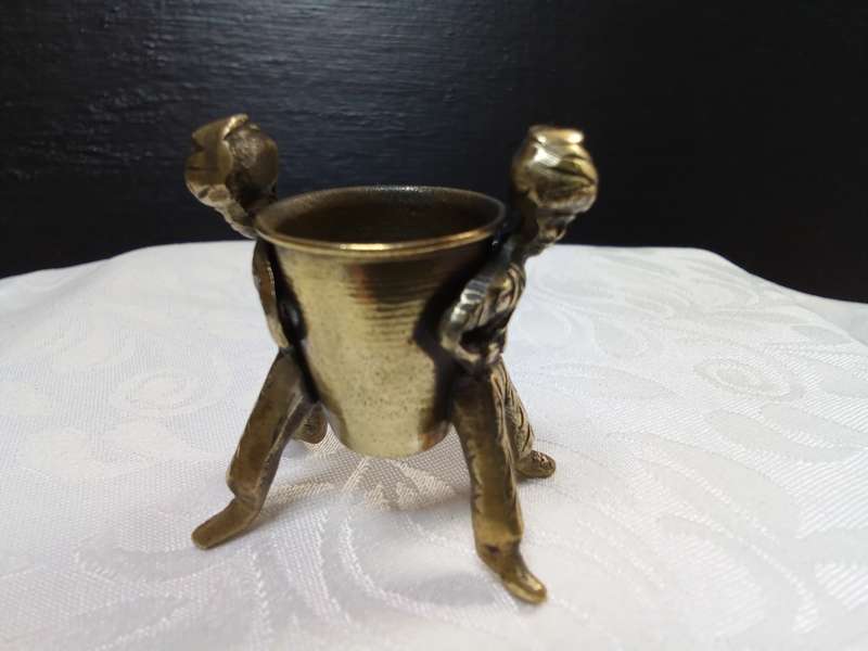 Lovely tiny brass figurine of two hardworking men
