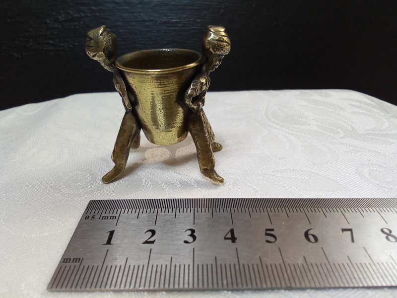 Lovely tiny brass figurine of two hardworking men