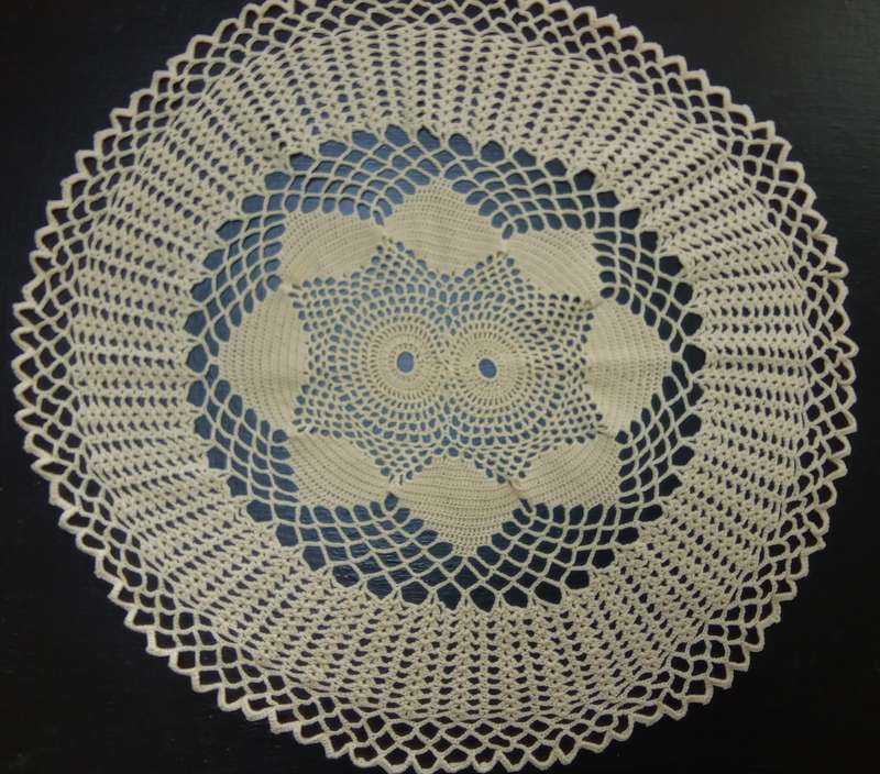 Stunning vintage hand crocheted doily