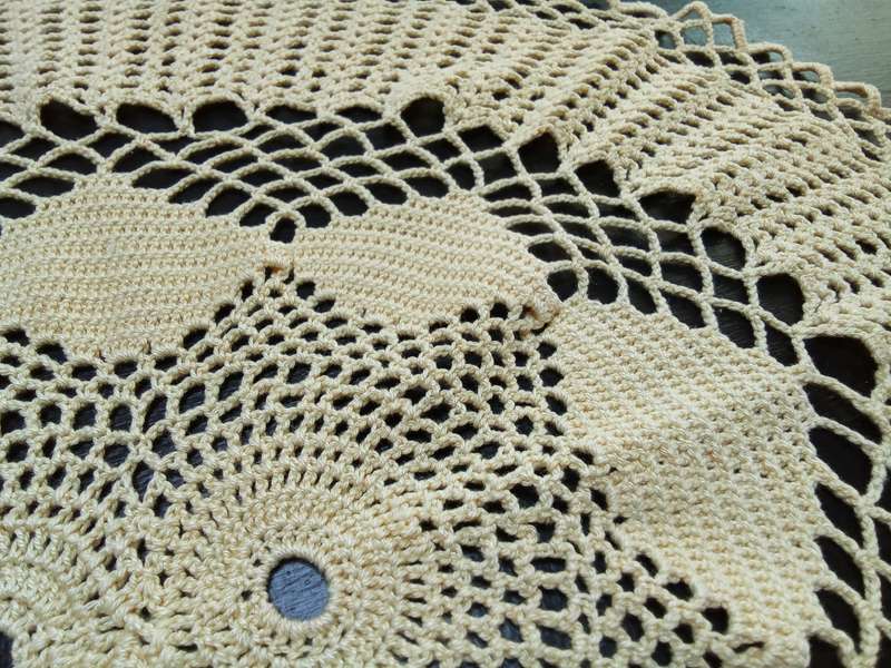 Stunning vintage hand crocheted doily