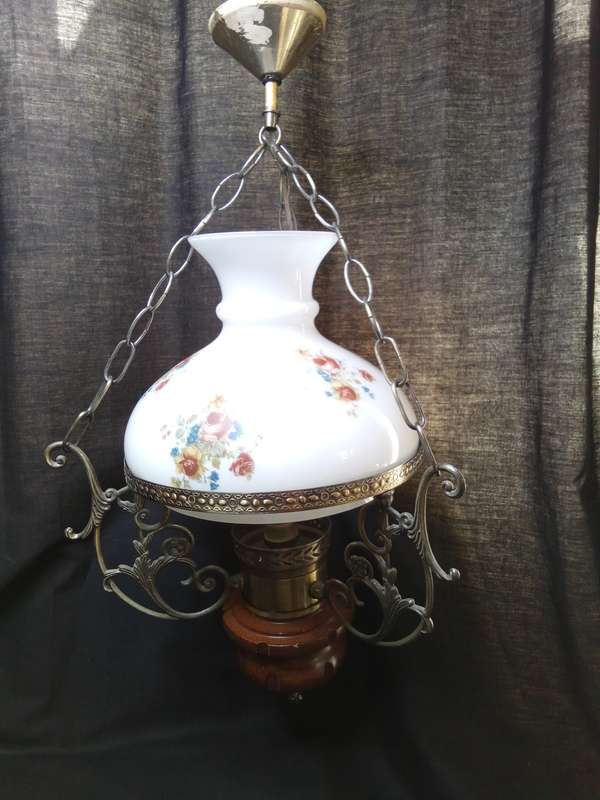Stunning vintage light fitting in excellent condition