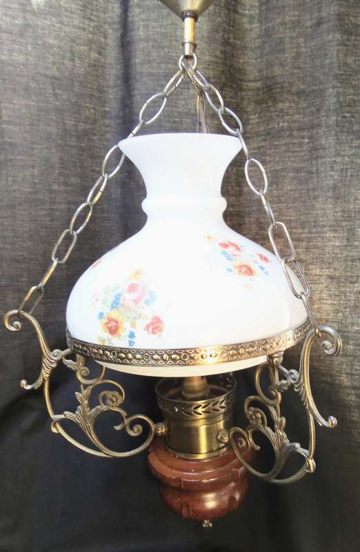 Stunning vintage light fitting in excellent condition