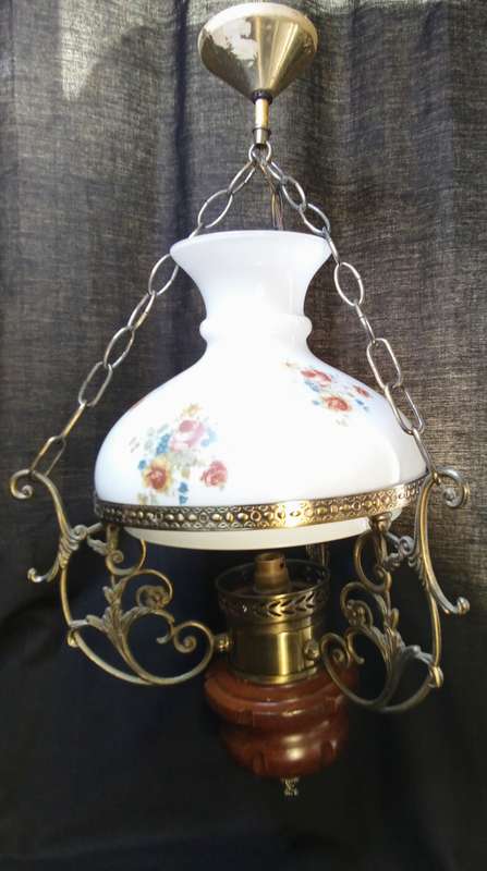 Stunning vintage light fitting in excellent condition