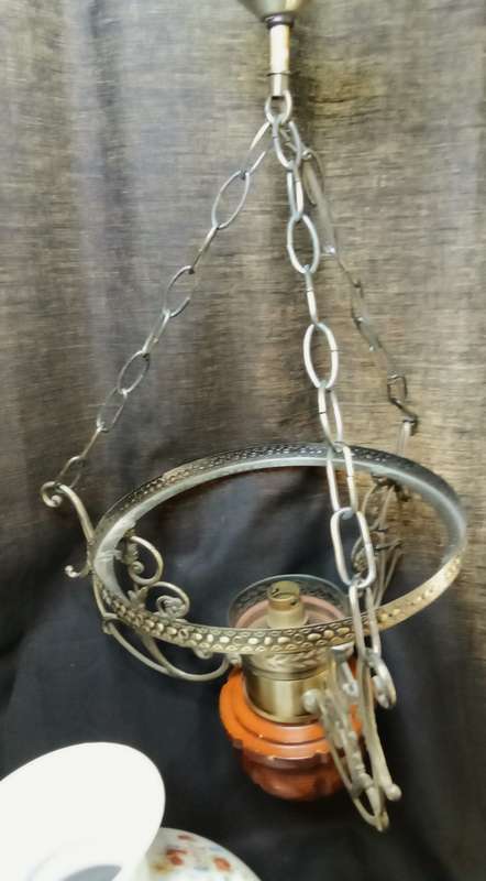 Stunning vintage light fitting in excellent condition