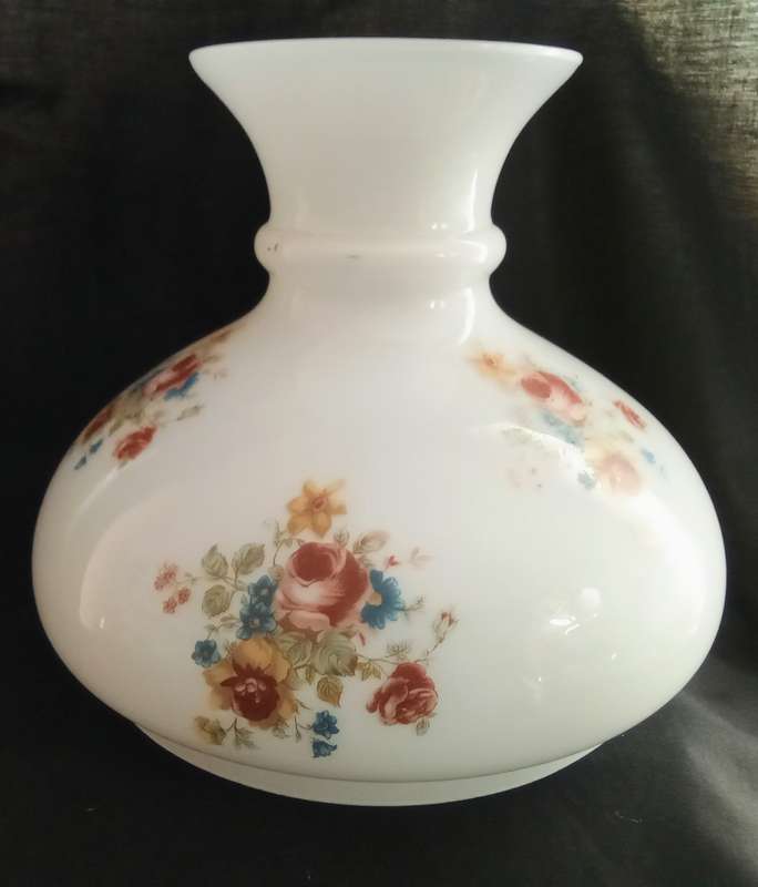 Stunning vintage light fitting in excellent condition