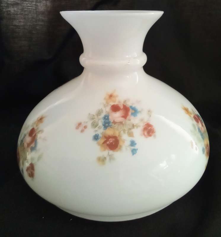 Stunning vintage light fitting in excellent condition