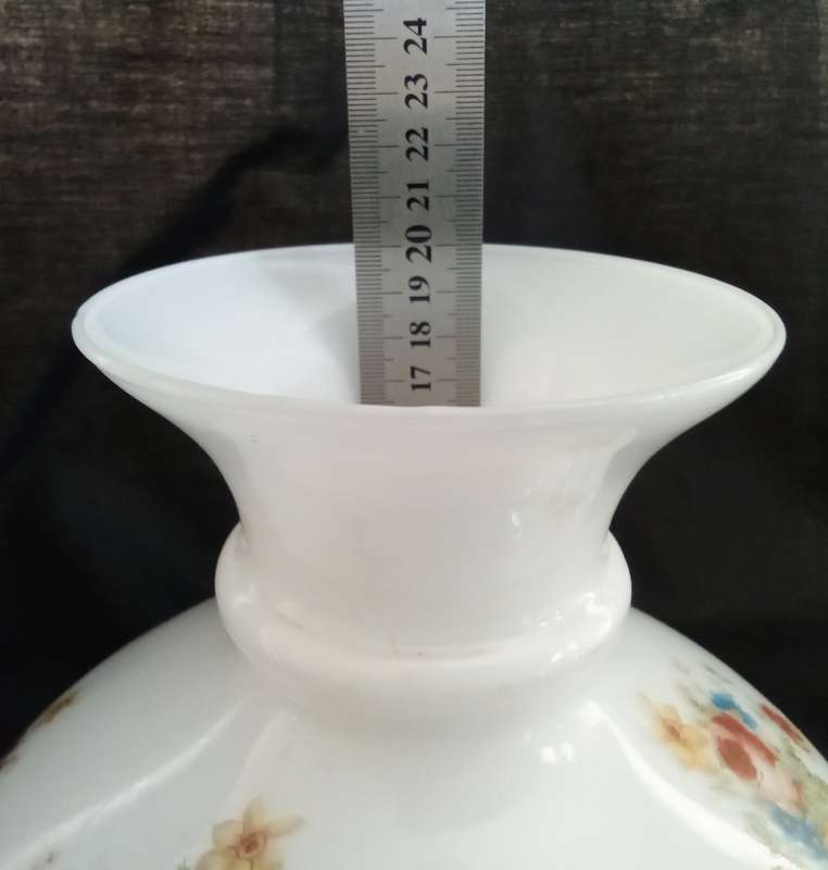 Stunning vintage light fitting in excellent condition