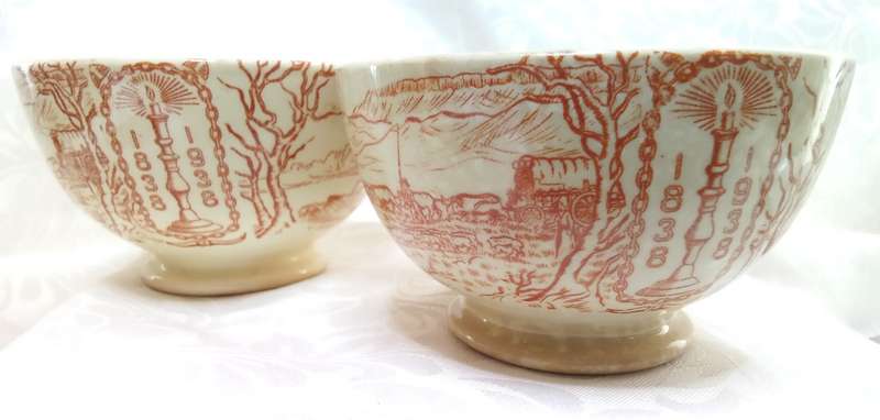 A pair of Voortrekker Monument bowl 1838-1938, by Uniewinkels Pretoria