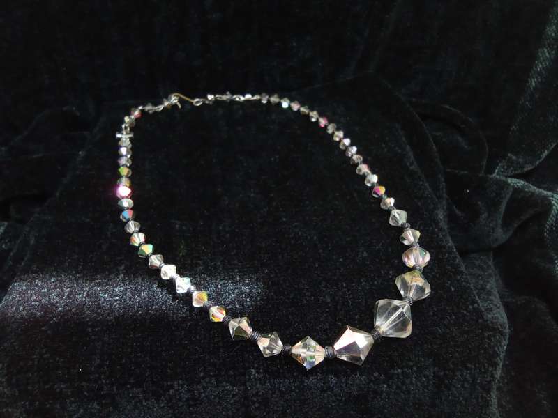 Stunning vintage bi-cone diamond faceted "Aurora Borealis" crystal necklace