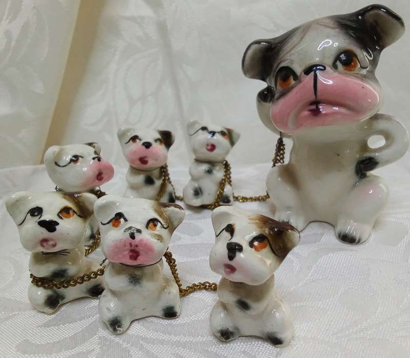Very unique vintage Porcelain chain family