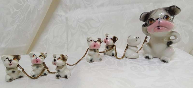 Very unique vintage Porcelain chain family