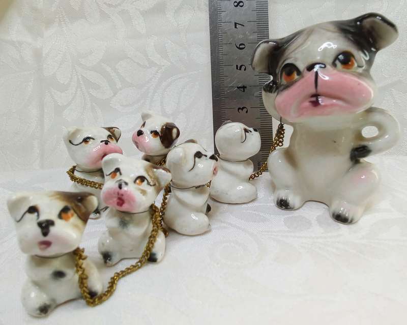 Very unique vintage Porcelain chain family