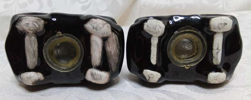 Cute vintage black taxi Salt and Pepper pots