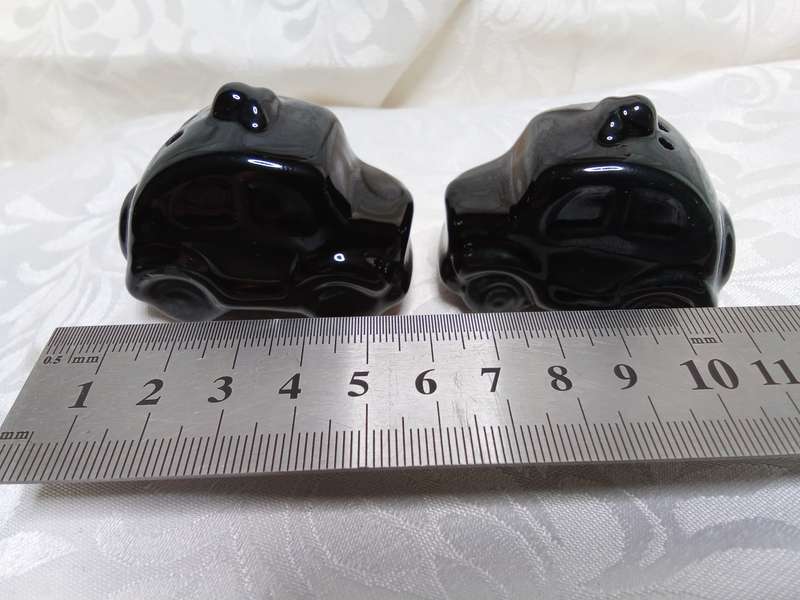 Cute vintage black taxi Salt and Pepper pots