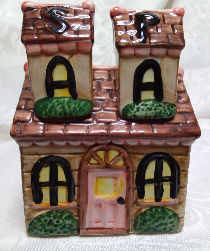 Very cute little house Salt and Pepper set