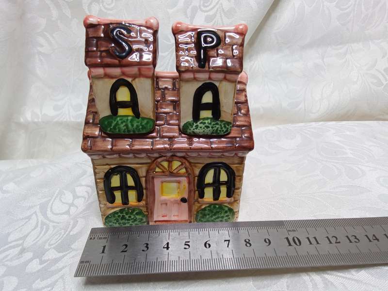 Very cute little house Salt and Pepper set