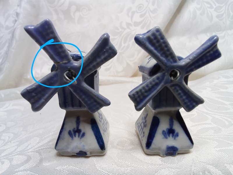 Pretty Delft windmill Salt and Pepper set