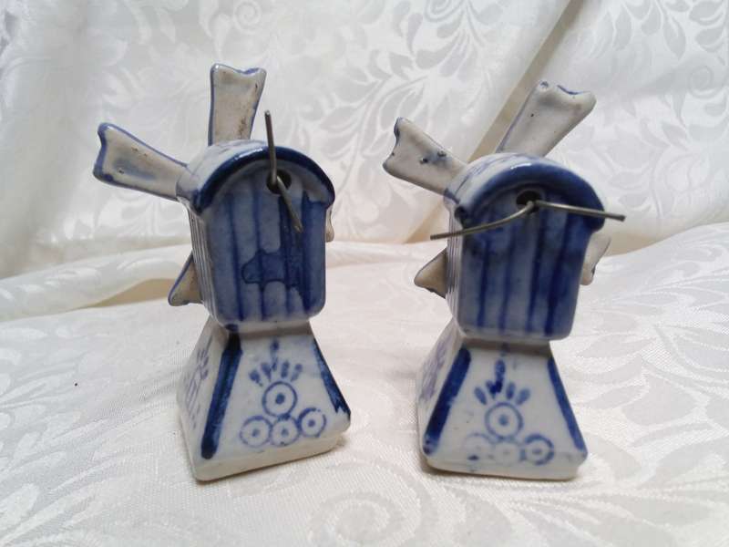 Pretty Delft windmill Salt and Pepper set