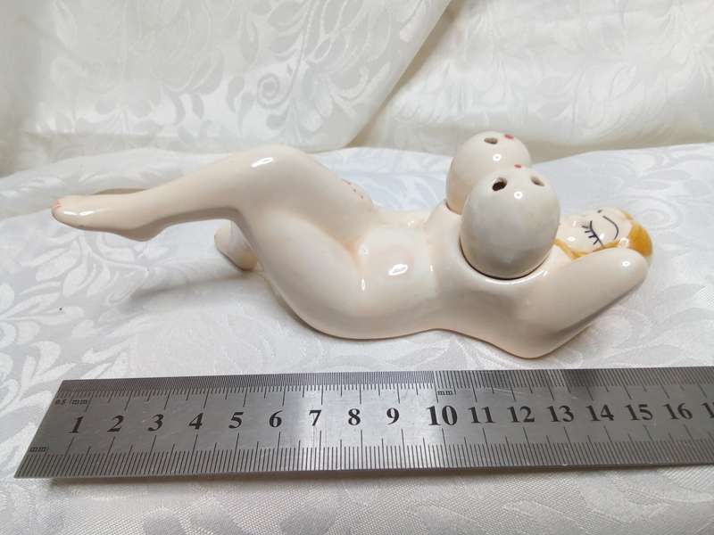 A little risque! Vintage nude lady Salt and Pepper shakers