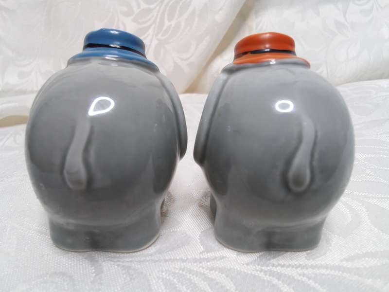 Beautiful vintage little circus elephants Salt & Pepper set