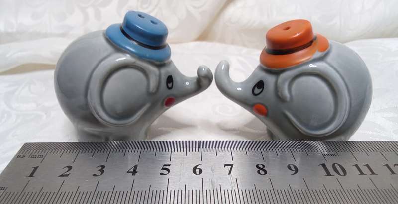 Beautiful vintage little circus elephants Salt & Pepper set