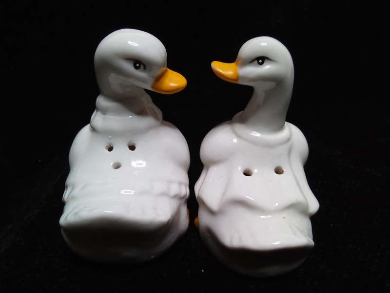 Pretty vintage duck Salt and Pepper set