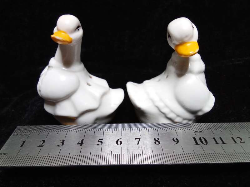 Pretty vintage duck Salt and Pepper set