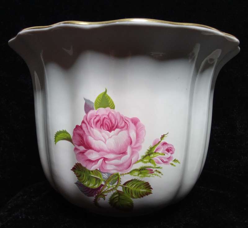 Delightful vintage Royal Gouda planter/vase