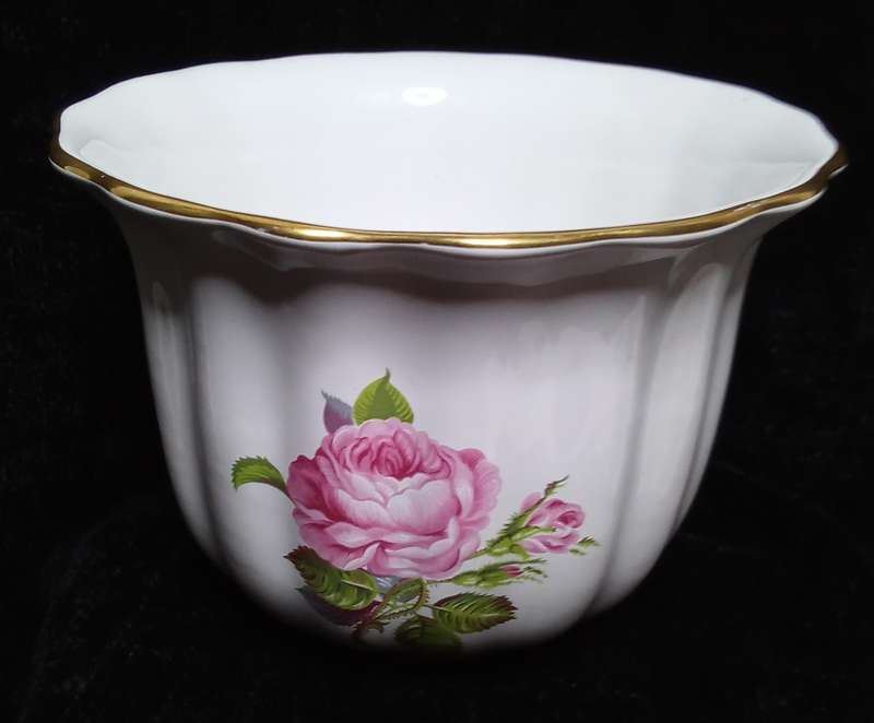 Delightful vintage Royal Gouda planter/vase