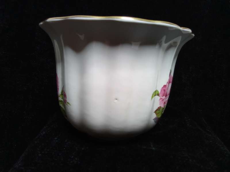 Delightful vintage Royal Gouda planter/vase