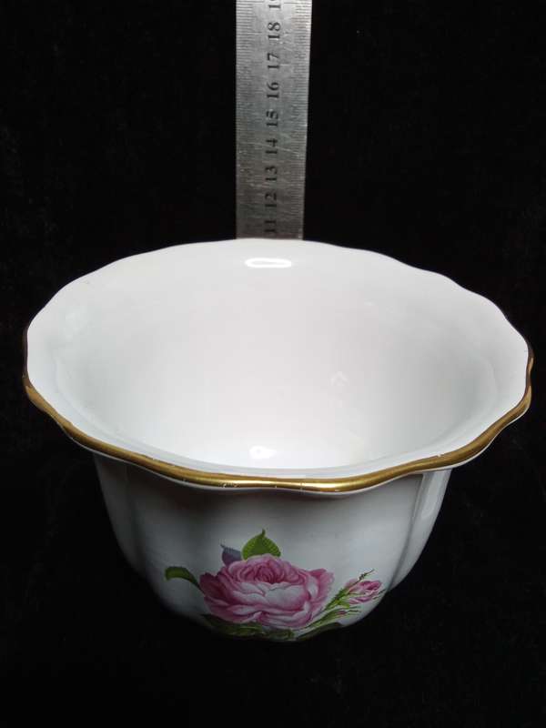 Delightful vintage Royal Gouda planter/vase