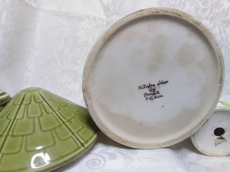 Charming vintage canister and Salt & Pepper pot set