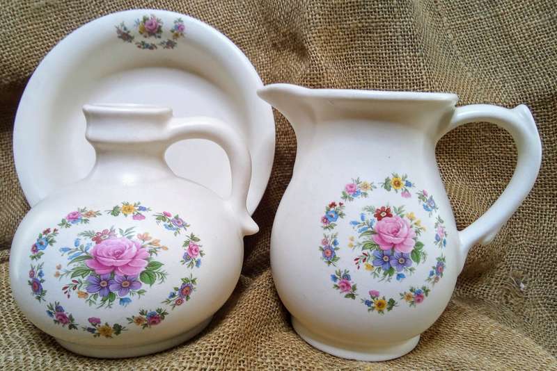 Beautiful vintage set of Crescent ware with floral design