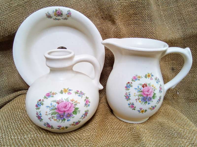 Beautiful vintage set of Crescent ware with floral design