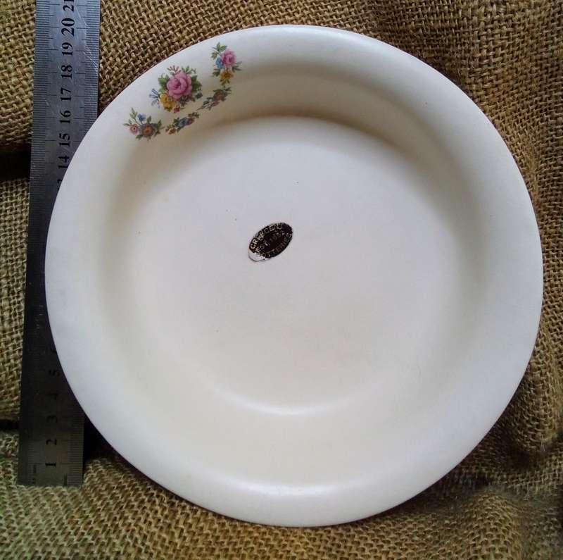 Beautiful vintage set of Crescent ware with floral design