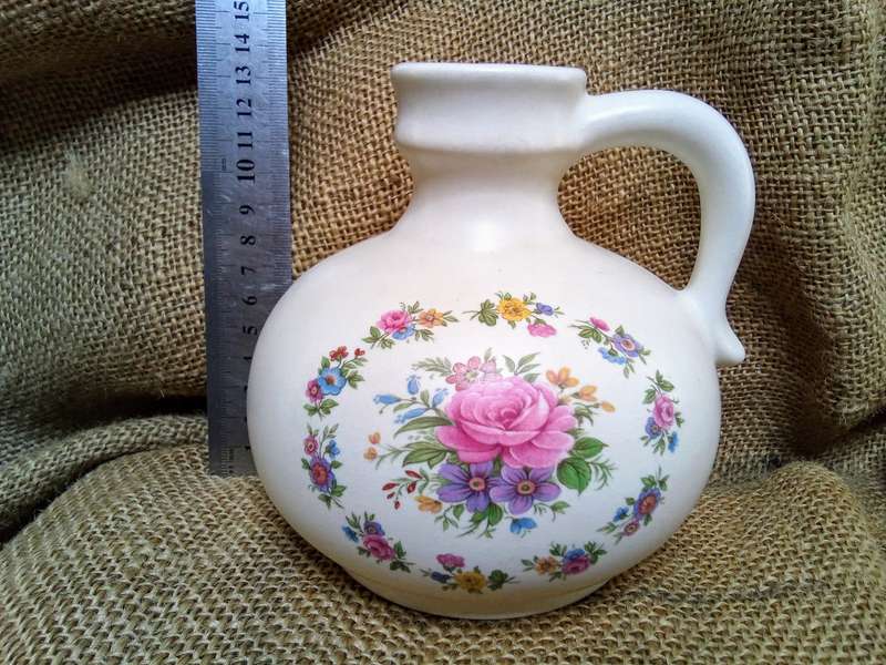 Beautiful vintage set of Crescent ware with floral design
