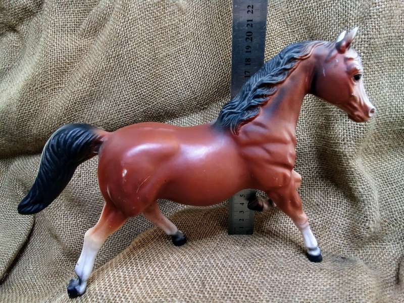 Two lovely vintage Diamond P Hard Plastic Horse Figurines #673