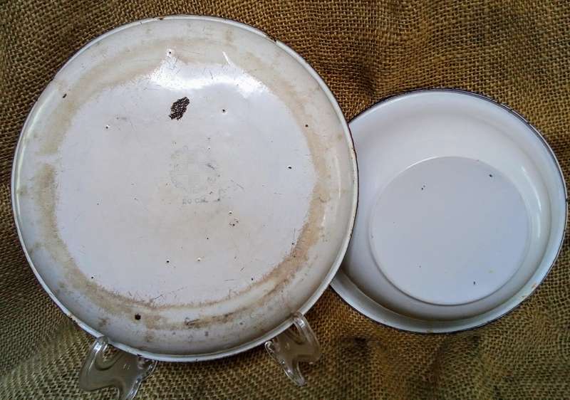 Two very pretty vintage enamel bowls