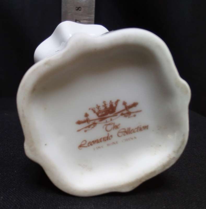 Gorgeous little vase from the Leonardo collection by Helen Phillips