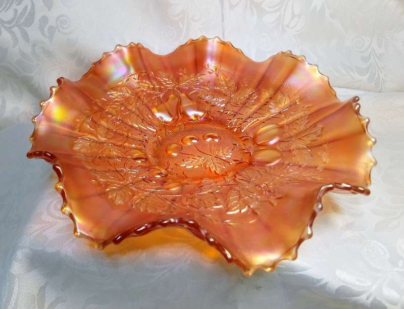 Beautiful Northwood three fruits carnival glass basket weave ruffle bowl