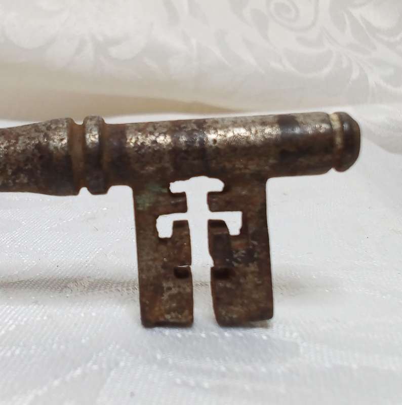 Fabulous collection of vintage (possibly antique) keys