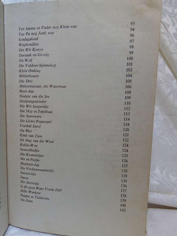 Klein Verseboek - saamgestel deur DJ Opperman 1959