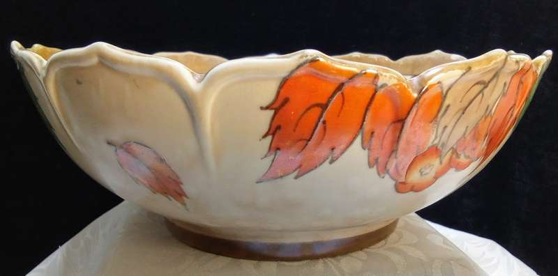 Very beautiful Vintage Crown Ducal & Charlotte Read "Golden Leaves" pattern 4921 fruit bowl