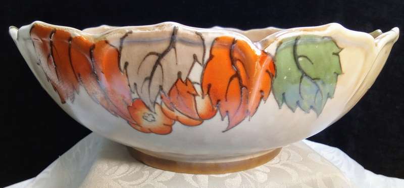 Very beautiful Vintage Crown Ducal & Charlotte Read "Golden Leaves" pattern 4921 fruit bowl